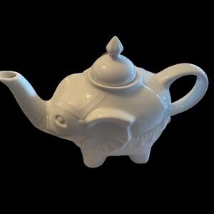 Cordon Blue Elephant Tea Pot